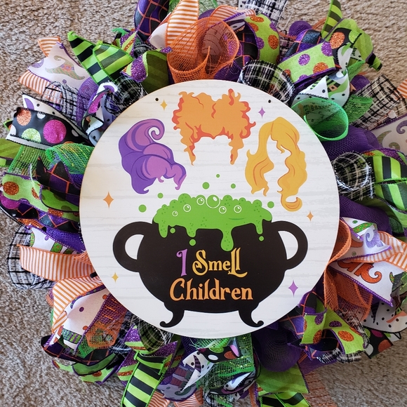 Hocus Pocus Wreath - Picture 1 of 5
